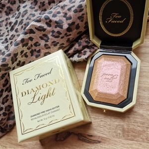 Too Faced Diamond Light Highlighter